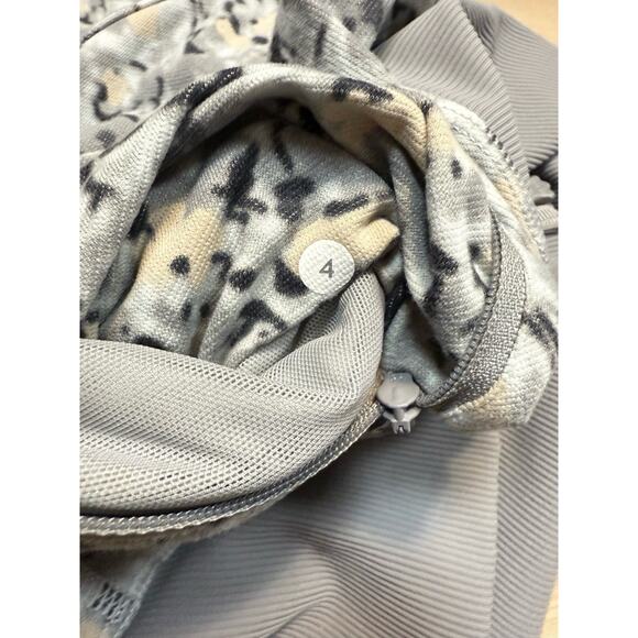 Lululemon sz 4 Nice Asana Jacket Not So Petite Fleur Silver Spoon Luon - Picture 7 of 16